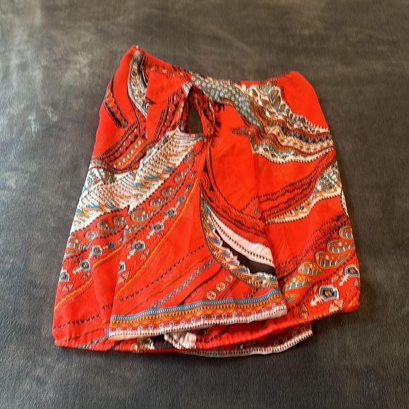 New York and Co. Red dark floral sheer top, small. - Picture 8 of 9